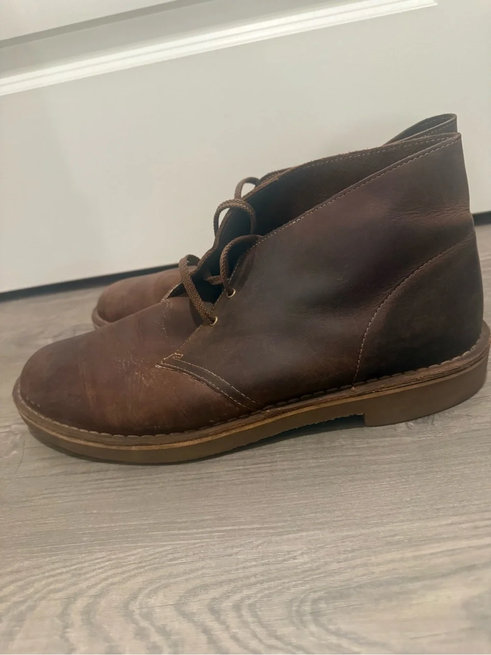 Clarks chukka boots brown leather rubber sole ortholite footbed